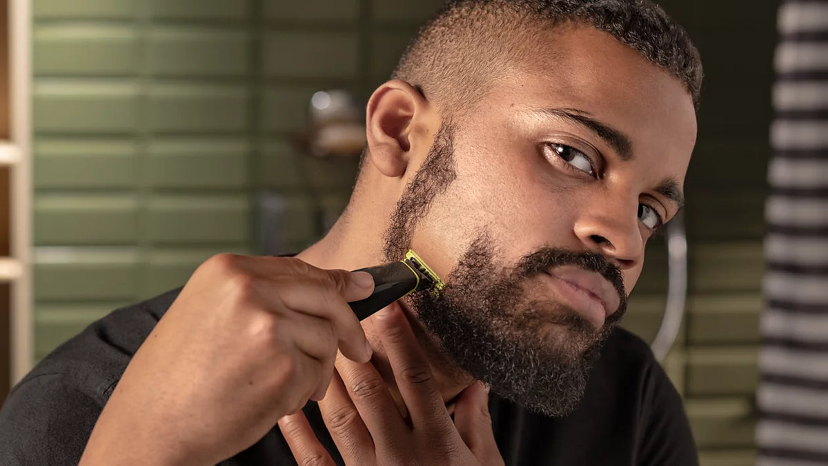 Philips OneBlade Razor with 2 Stubble Combs