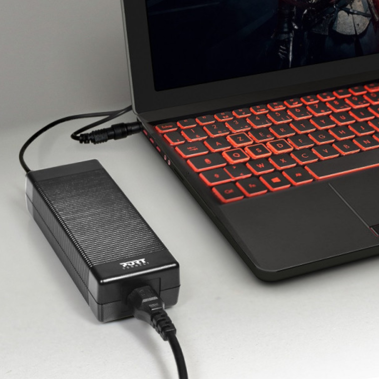 Port Connect 150W Universal Power Supply - Image 2